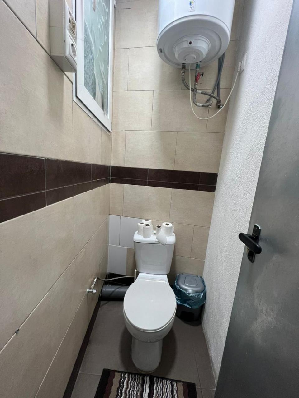 阿利坎特 米兰旅馆酒店 外观 照片 A toilet in a hotel