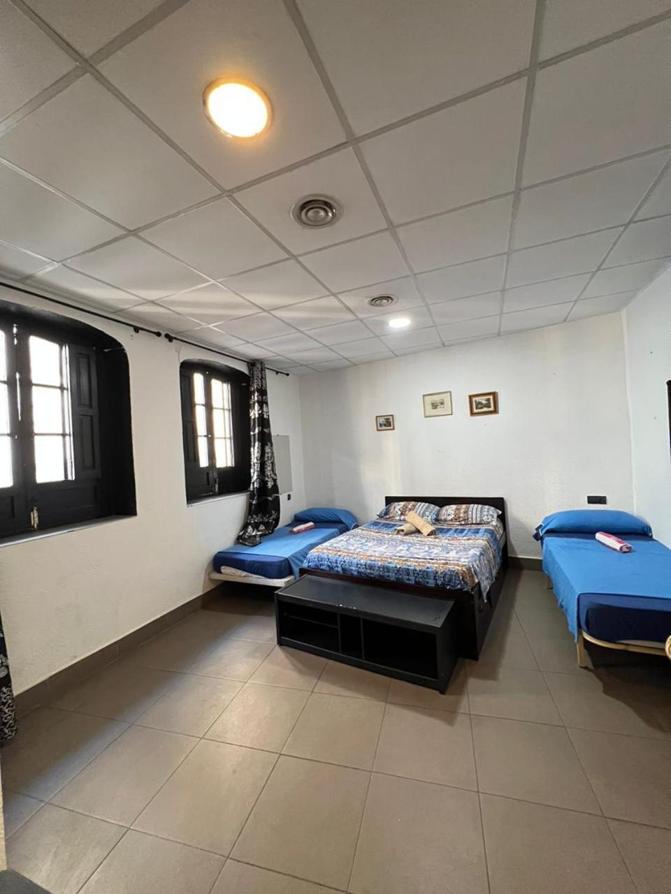 阿利坎特 米兰旅馆酒店 外观 照片 A room at the hostel