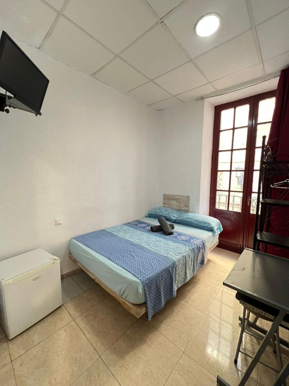 阿利坎特 米兰旅馆酒店 外观 照片 A room at the hostel