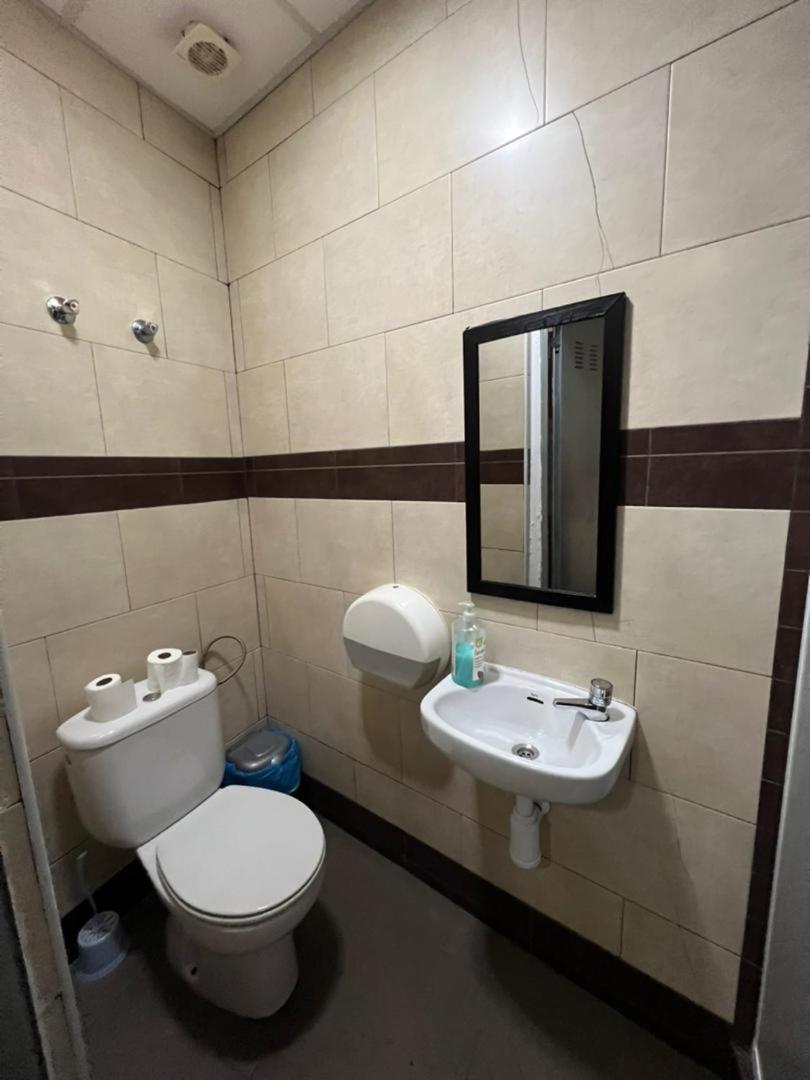 阿利坎特 米兰旅馆酒店 外观 照片 Bathroom in a hotel