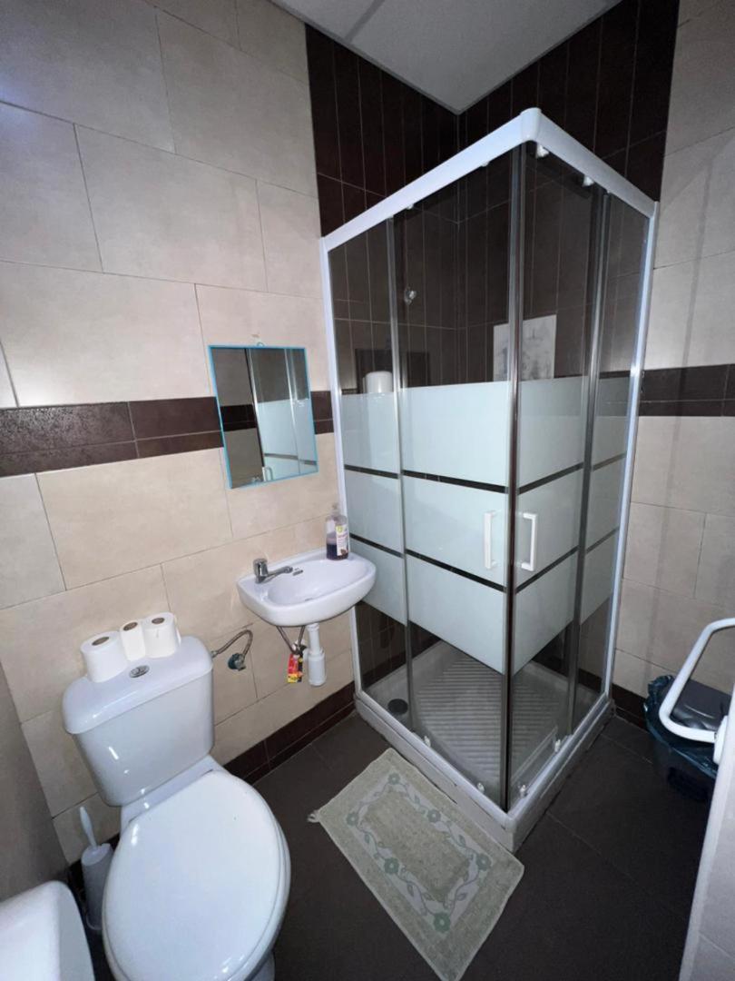 阿利坎特 米兰旅馆酒店 外观 照片 A shower cubicle