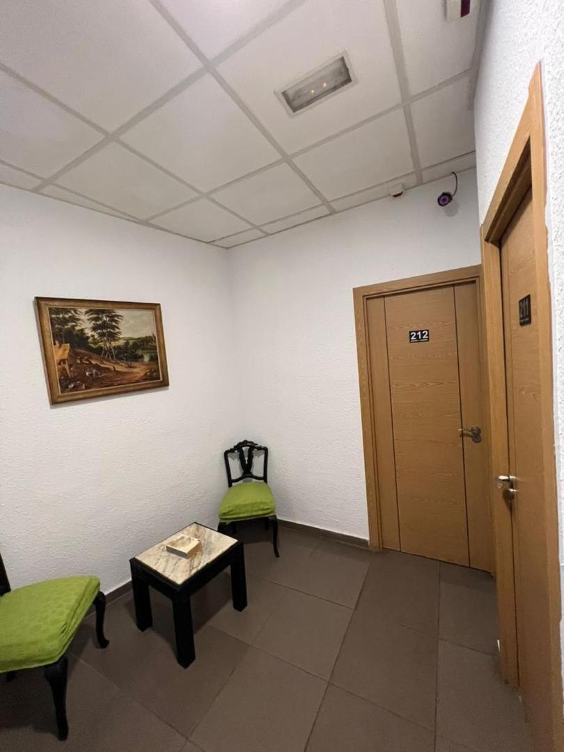 阿利坎特 米兰旅馆酒店 外观 照片 The waiting room of a doctor's office