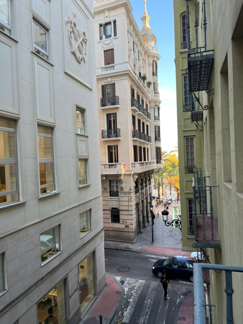 阿利坎特 米兰旅馆酒店 外观 照片 The narrow streets of the quarter