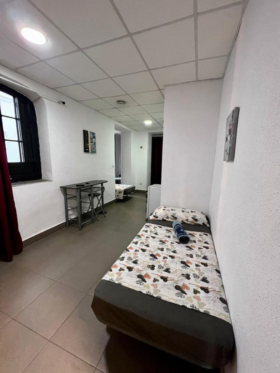 阿利坎特 米兰旅馆酒店 外观 照片 Hostel in Madrid, Spain