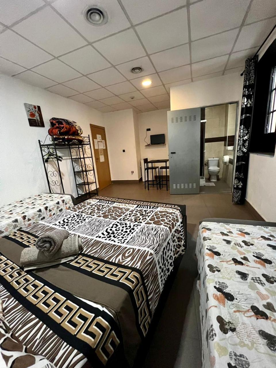 阿利坎特 米兰旅馆酒店 外观 照片 A typical bedroom in the new residence halls