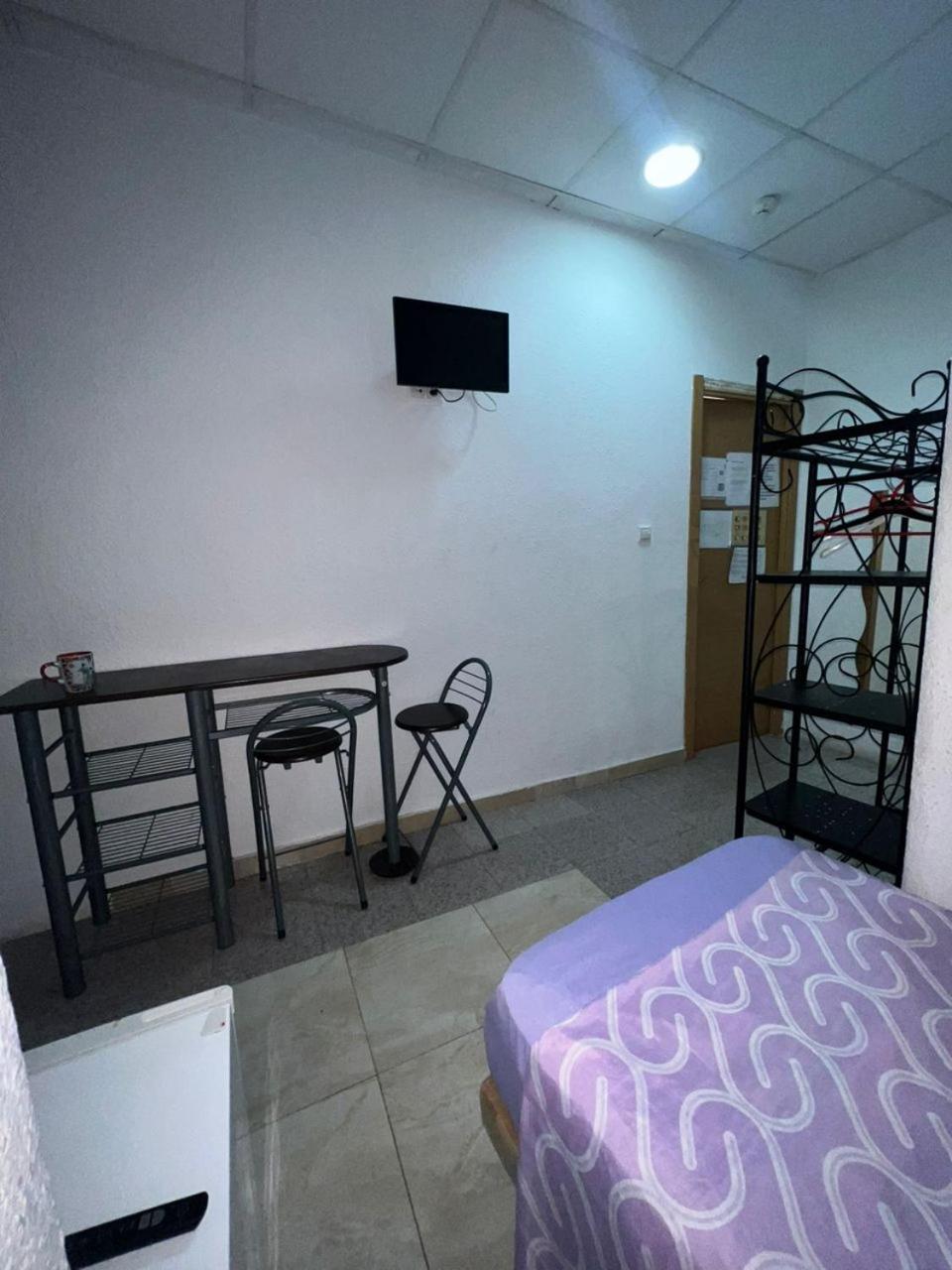 阿利坎特 米兰旅馆酒店 外观 照片 A room at the hostel