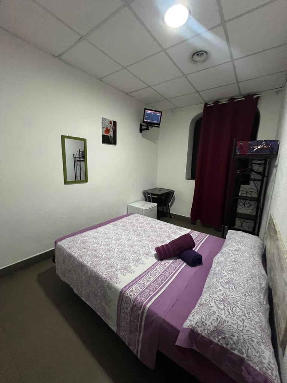 阿利坎特 米兰旅馆酒店 外观 照片 A typical room in a love hotel